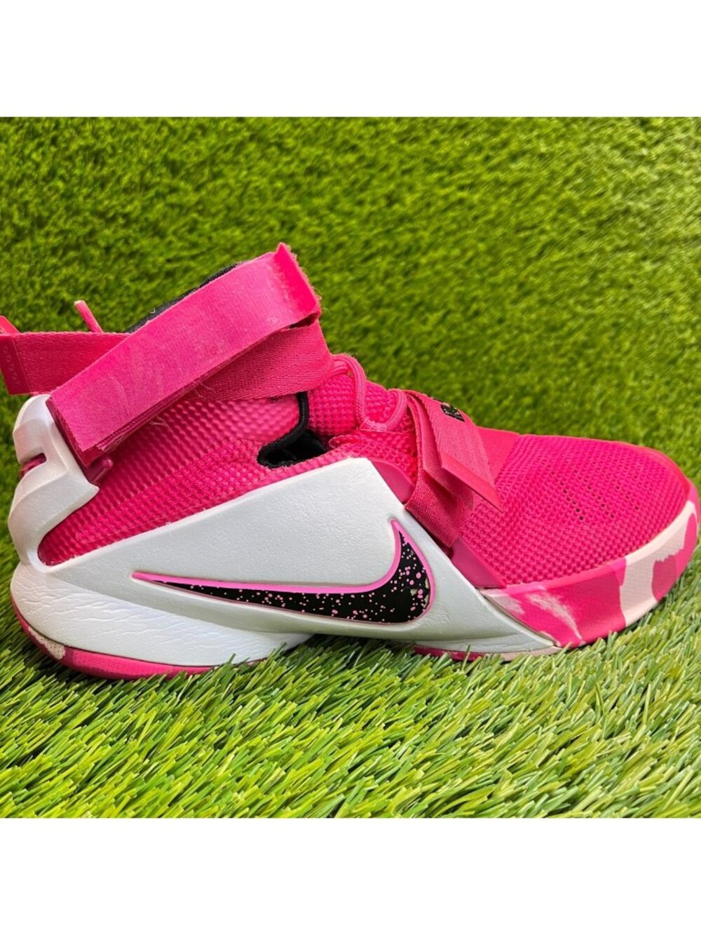 Nike Lebron Soldier 9 Girls Size 7Y Pink White Athletic Basketball Shoes Sneaker